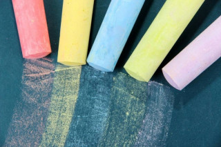 KREDA 12/1 U BOJI BEST DUSTLESS CHALK 